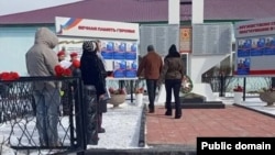 Чиновники на открытии мемориала погибшим в Украине, март 2026 года, Татаурово