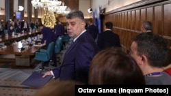 Presa încearcă să descifreze jocul politic al liderului PSD, Marcel Ciolacu, după ce acesta a părăsit joi negocierile pentru formarea unui nou guvern.