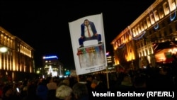 "Ако няма корупция, направо ще излетим". Какво поискаха десетки хиляди хора на площада