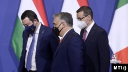 Mateusz Morawiecki, Viktor Orban și Matteo Salvini după conferința de presă de joi, de la Budapesta.