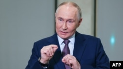 Путін 23 жовтня заявив, що США запровадили санкції щодо нафтових компаній РФ, щоб чинити тиск на Москву, і зазначив, що санкції є «недружнім актом щодо Росії»