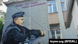 Акмәчеттәге йорт диварында Путин рәсеме