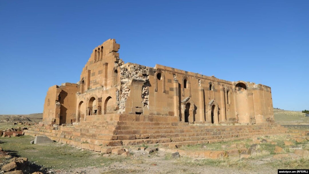 Երերույքի բազիլիկ տաճարը, արխիվ
