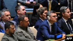 Președintele ucrainean Volodimir Zelenski, procurorul general al Ucrainei Andrei Kostîn, șeful diplomației ucrainene, Dmitro Kuleba și secretarul de stat al SUA Antony Blinken.