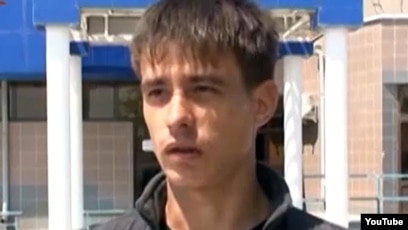 Әйелдердің іш киіміндегі әдемі жас гейлер