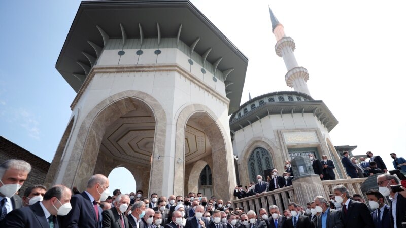 Эрдоган Стамбулда үчүнчү ири мечит ачты