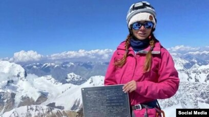 Жалаңаш және икемді қыздар