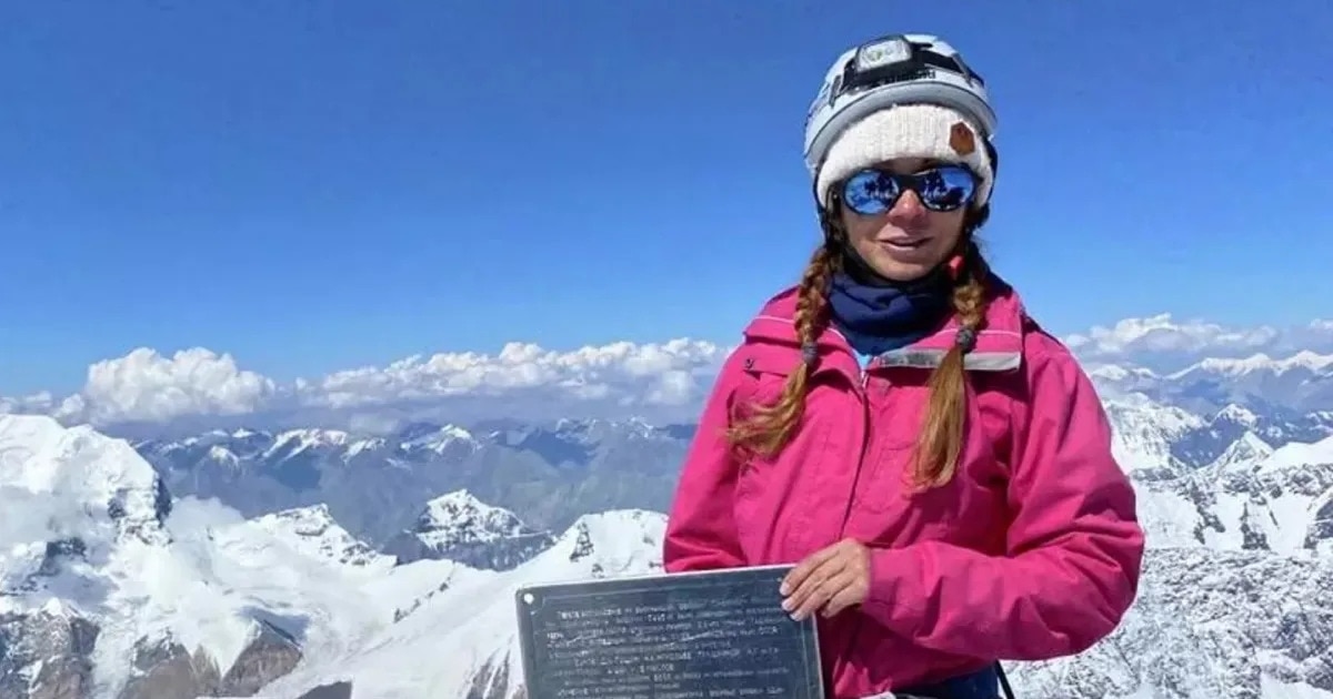 Екі жігіт бір қызды орманда жыныстық қатынасқа түсіруге азғырған. Смотреть порно видео Анастасия Волачкованың