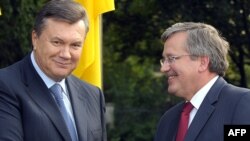 Президент України Віктора Янукович і президент Польщі Броніслав Коморовський на зустрічі в Варшаві, 29 вересня 2011 року