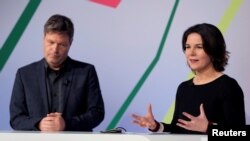 Annalena Baerbock, viitoarea ministră de Externe a Germaniei (alături de copreședintele partidului ecologist, Robert Habeck, viitor ministru al Economiei), Berlin, 5 decembrie 2021. 