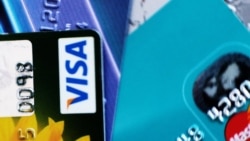 Visa kartlary togtadyldy; diňe ýurduň daşyndaky studentler $300 alyp biler