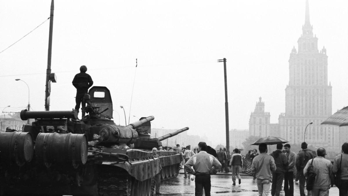 Советский происходить. 1993 Августовский путч танки. 19 Августа 1991 года ГКЧП. 1991 Год Киев августкий путч. Августовский путч красная площадь СССР.