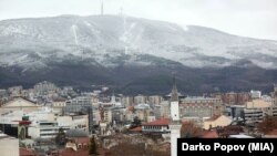 Поглед на Скопје, снег на Водно