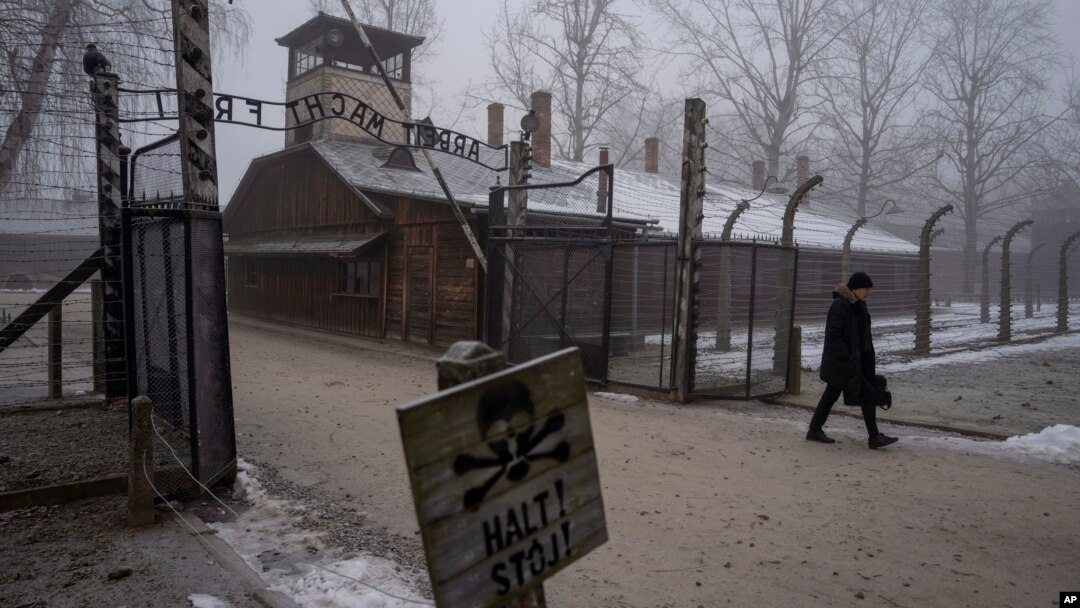 Germania nazistă a ucis aproximativ 1,1 milioane de bărbați, femei și copii la Auschwitz, în Polonia, între 1940 și 1945.
