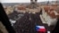 Piața Orașului Vechi din Praga, inundată de oamenii care au manifestat pe 1 februarie 2026 în sprijinul președintelui Petr Pavel și împotriva premierului Andrej Babiš.