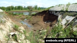 Ілюстрацыйнае фота. Калектар сьцёкавых водаў на Дняпры