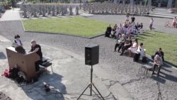 Пам'яті Василя Сліпака та інших воїнів. Органна музика звучала на Личаківському цвинтарі (відео)