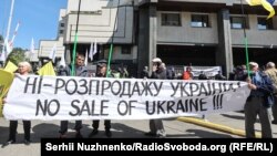 Акція протесту під Конституційним судом з вимогою визнати неконституційним закон про ринок землі, 3 червня 2021 року