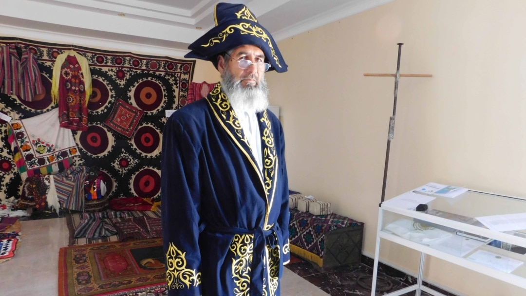 Тәтемді ішіп алып, оны сиқырлады