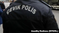 Atyşykda şübheli, üç polisiýa işgäri we bir raýat öldi diýip, Azerbaýjanyň resmileri aýdýarlar.