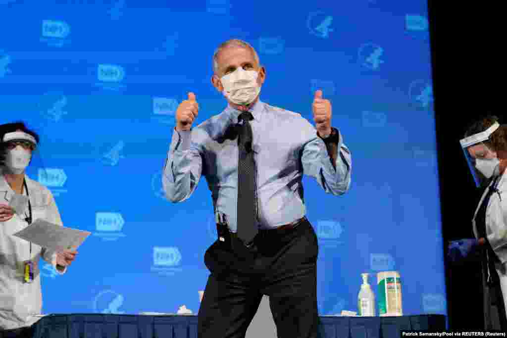 აშშ-ის ალერგიისა და ინფეცქიური დაავადებების ეროვნული ინსტიტუტის დირექტორმა, ენტონი ფაუჩიმ 22 დეკემბერს Moderna-ს მიერ დამზადებული კორონავირუსის საწინნაღმდეგო ვაქცინა გაიკეთა. 