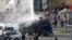 Органите на реда използваха водните оръдия срещу протестиращите в неделя