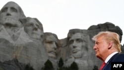 Președintele SUA, Donald Trump, la evenimentele organizate cu ocazia Zilei Independenței la Memorialul Național Mount Rushmore din Keystone, Dakota de Sud, pe 3 iulie 2020.
