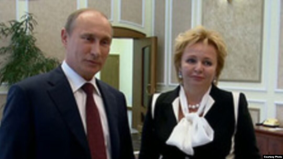 Путин мен оның әйелі жыныстық қатынасқа түсуде Путин мен оның әйелі жыныстық қатынасқа түсуде