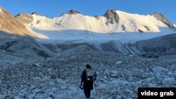 Гульбара Оморова на идет к ледникам.