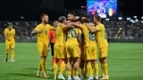 În meciul tur din Liga Națiunilor, din septembrie 2024, România s-a impus în fața Kosovo, la Priștina, cu 3-0. Și acea partidă a fost marcată de incidente, la fel ca meciul din București disputat cu un an înainte, în preliminariile Euro.