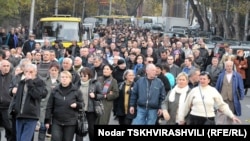 საპროტესტო მსვლელობა საზოგადოებრივი მაუწყებლის შენობისკენ