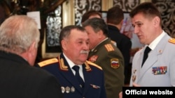Александр Мигушов (в центре) в 2007-2018 гг. возглавлял следственное управление СКР по Чувашии