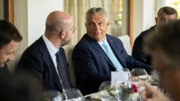 Orbán Viktor miniszterelnök (j) és Charles Michel, az Európai Tanács elnöke a Bledi Stratégiai Fórumon a szlovéniai Bledben, 2021. szeptember 1-jén