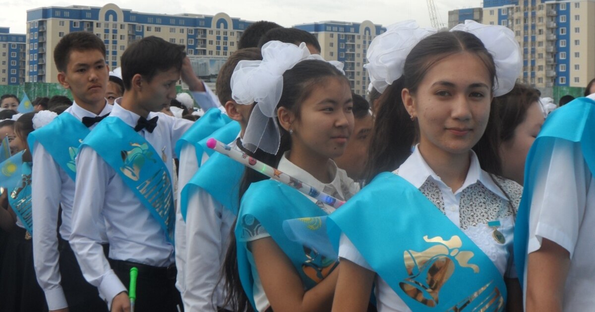 Әдемі шілтерлі трусикидегі сексуалды қыздар