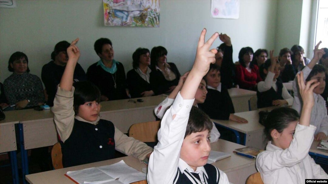 С начала нового учебного года сохранят свои рабочие места те педагоги, у которых есть нагрузка в 18 учебных часов