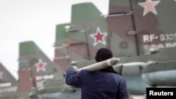 В Сирии идет гражданская война. Российская авиация неизбежно будет попадать не только в боевиков, но и по гражданскому населению, как это было в Афганистане или Чечне