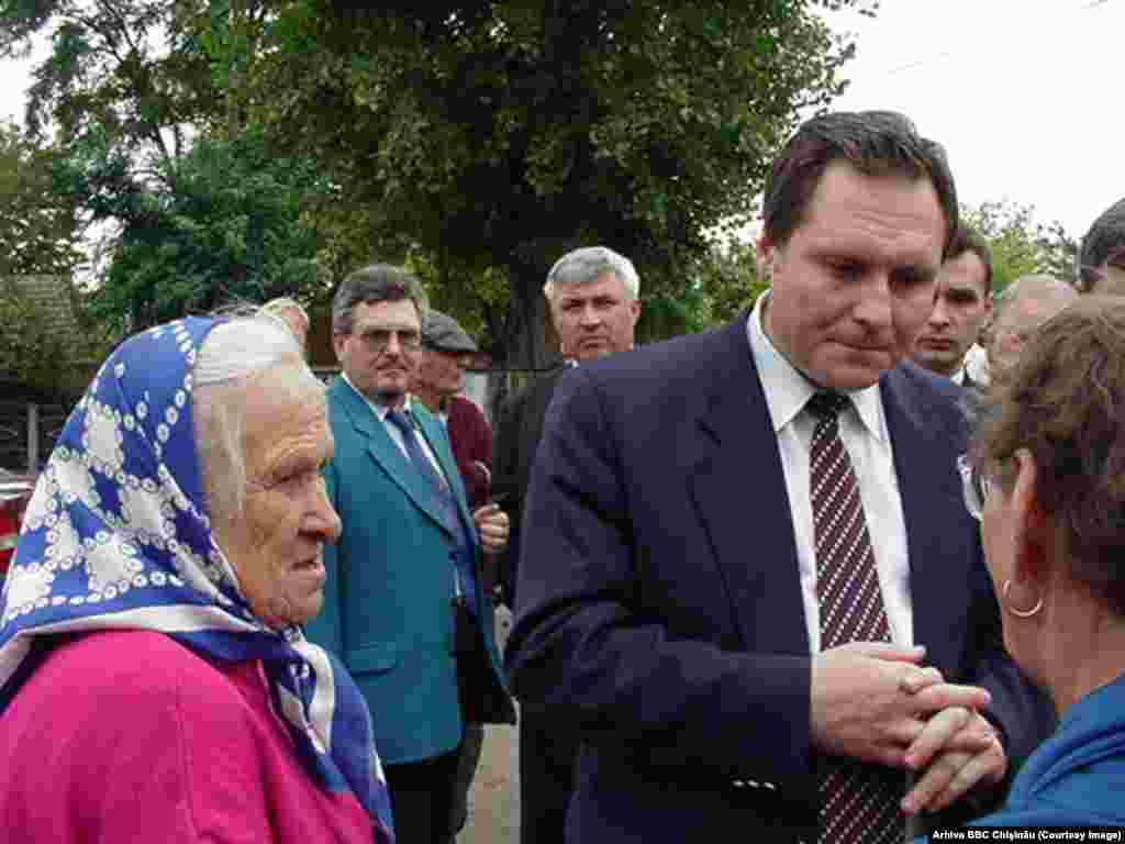 29 august 2000, premierul Dumitru Braghiş