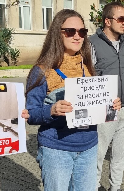 Стотици хора протестираха в събота в София и Варна срещу