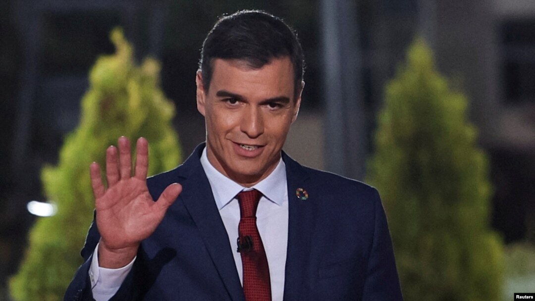 Prim-ministrul Spaniei, Pedro Sánchez, la o dezbatere electorală televizată.