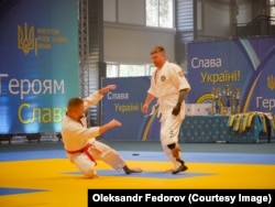 Ветеран під час змагання з адаптивного рукопашного бою