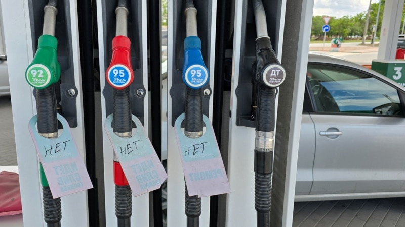 Ukrainian strikes target Crimean infrastructure, causing fuel shortages