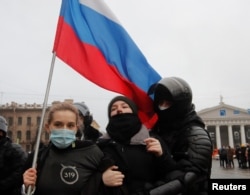 Istraživačka organizacija koja je 23. januara intervjuisala stotine učesnika protesta, navela je da je samo četiri odsto njih bilo maloletno.