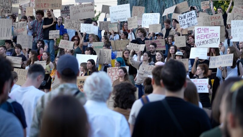 Crowds In Ukraine Protest Bill Restricting Anti-Corruption Agencies