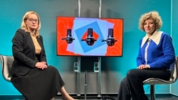 Vicepremierul Oana Gheorghiu (dreapta) are printre responsabilități coordonarea reformării companiilor de stat și accelerarea digitalizării în instituțiile publice.