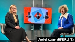 Vicepremierul Oana Gheorghiu (dreapta) are printre responsabilități coordonarea reformării companiilor de stat și accelerarea digitalizării în instituțiile publice.