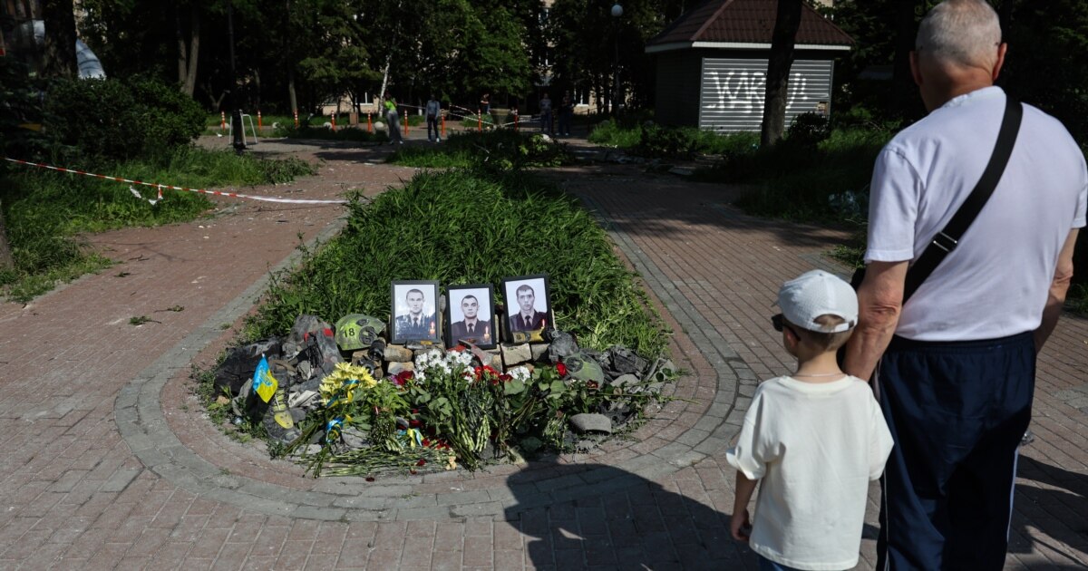 Кількість українців, готових терпіти війну, зменшилася до 54%