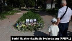 Меморіал пожежникам, загиблим унаслідок удару РФ, Київ, червень 2025 року