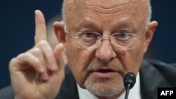 James Clapper, foto nga arkivi