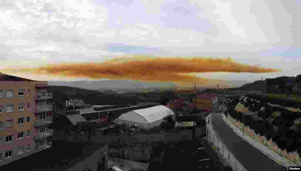 A toxic cloud is seen over the town of Igualada, near Barcelona, following an explosion at a chemical plant. Three people were injured in the blast. Authorities advised nearby residents to stay indoors. (Reuters/Alba Aribau)