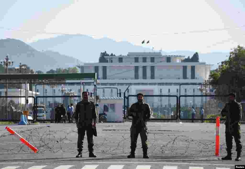 Pakistani security forces stand outside the country's presidential residence on April 10 as Islamabad prepared to host peace talks.